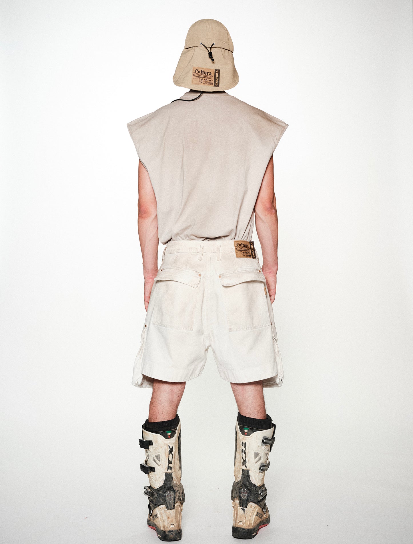 A049 SHORT CARGO WHITE
