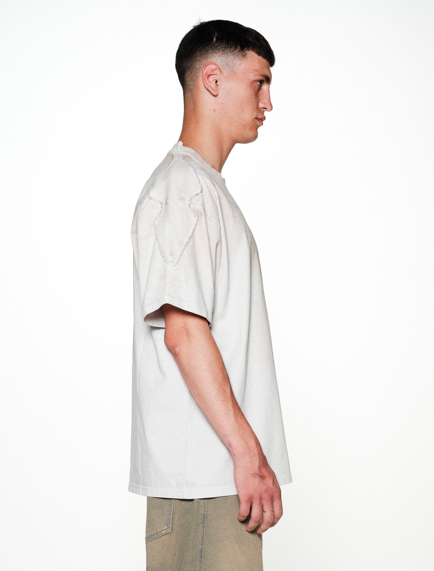 A007 BIKER TEE DIRTY WHITE