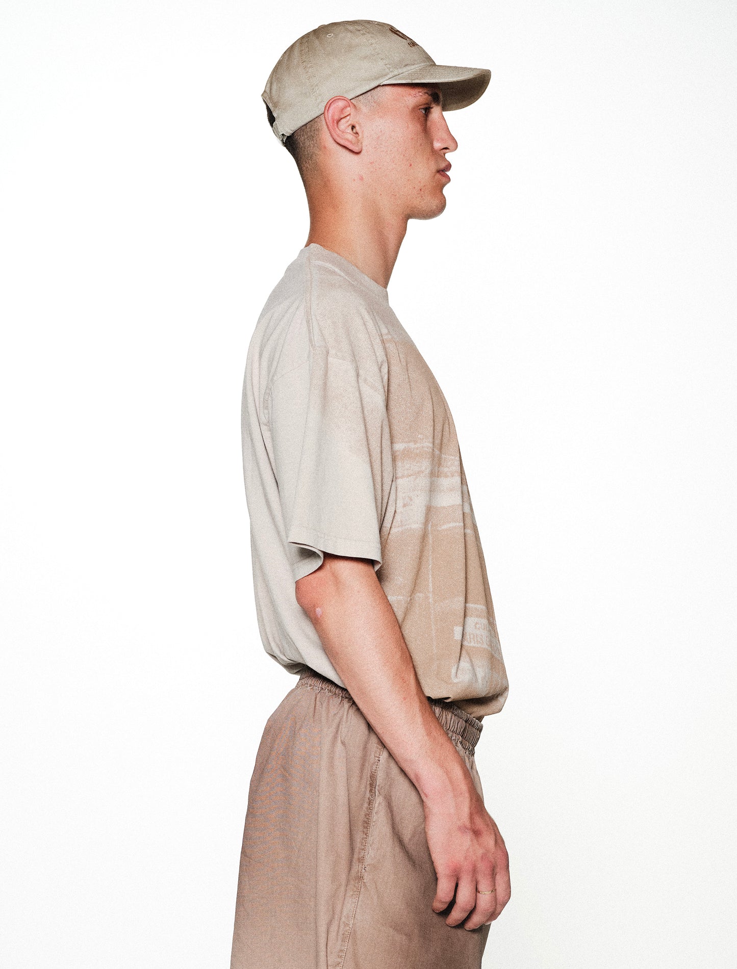 A003 RACE TEE DIRTY SAND