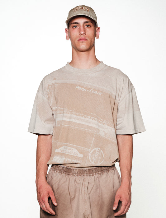 A003 RACE TEE DIRTY SAND