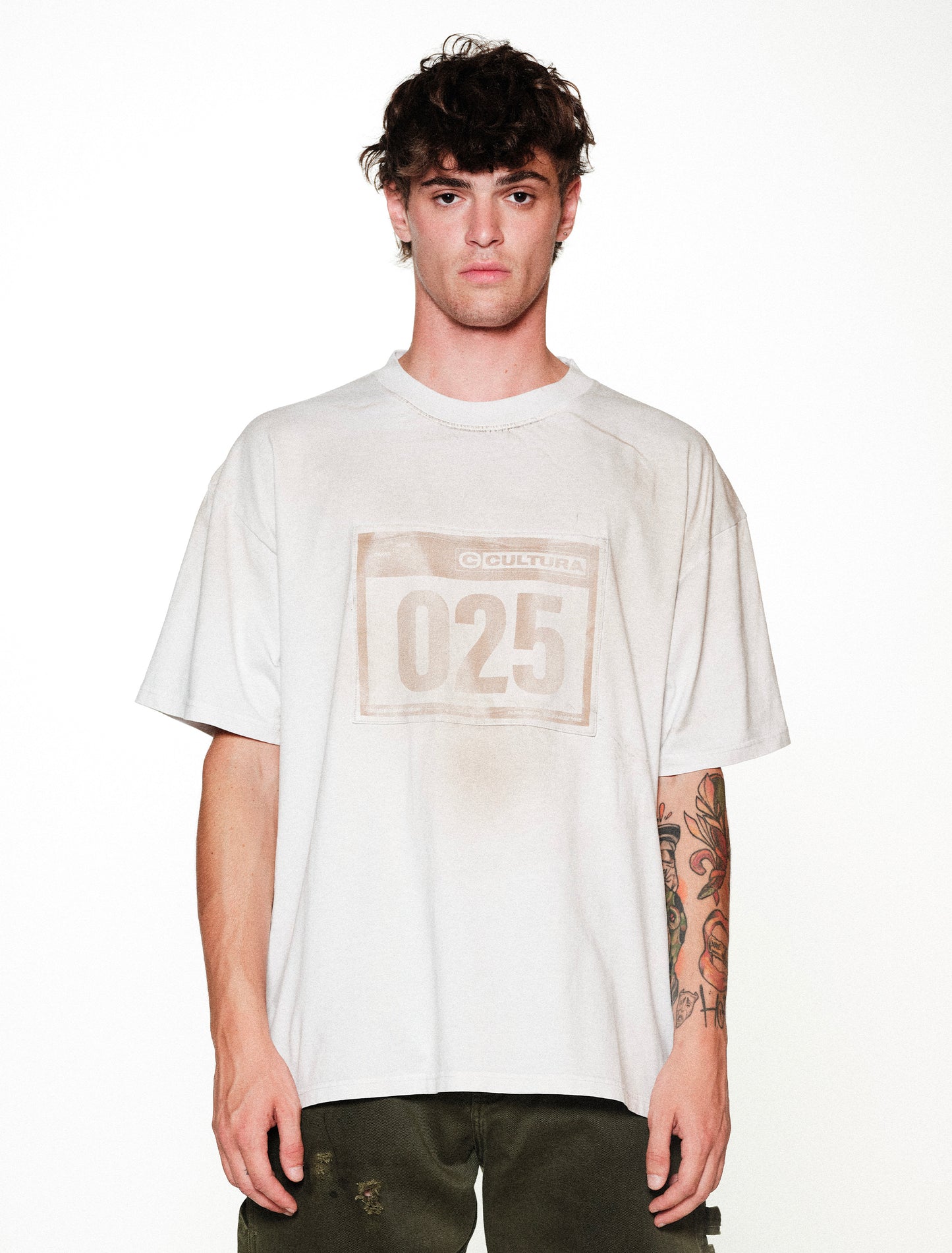 A002 RACE TEE DIRTY WHITE