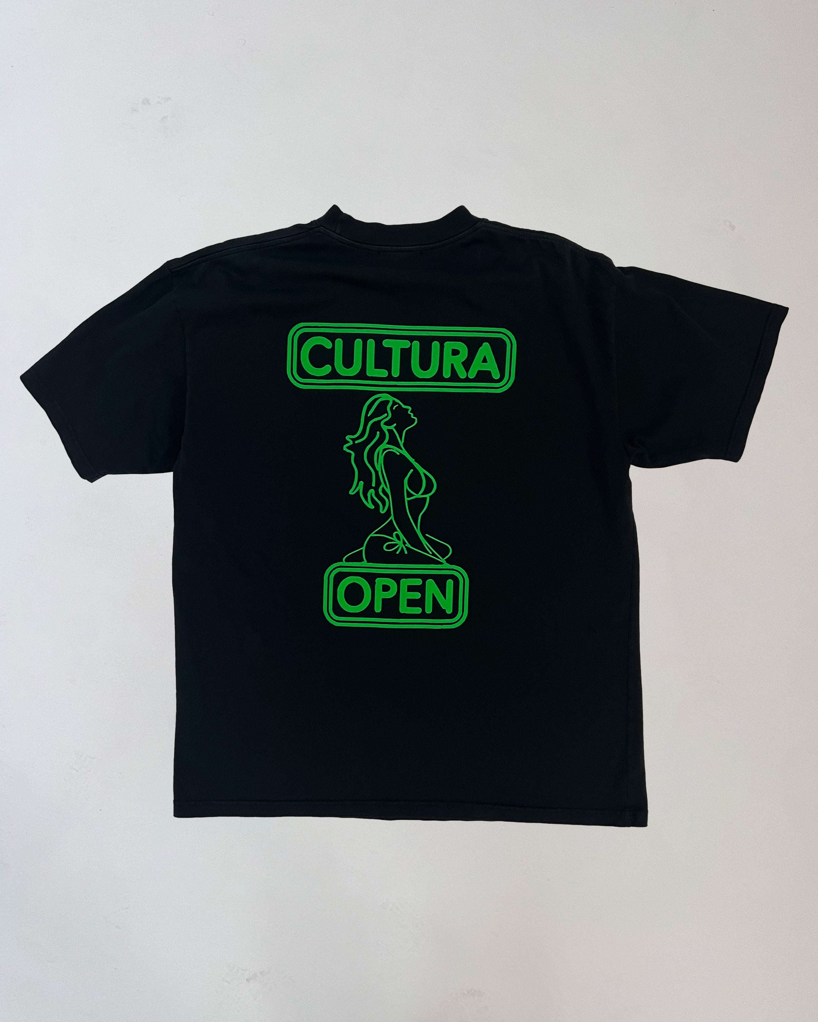 A019 CULTURA OPEN TEE