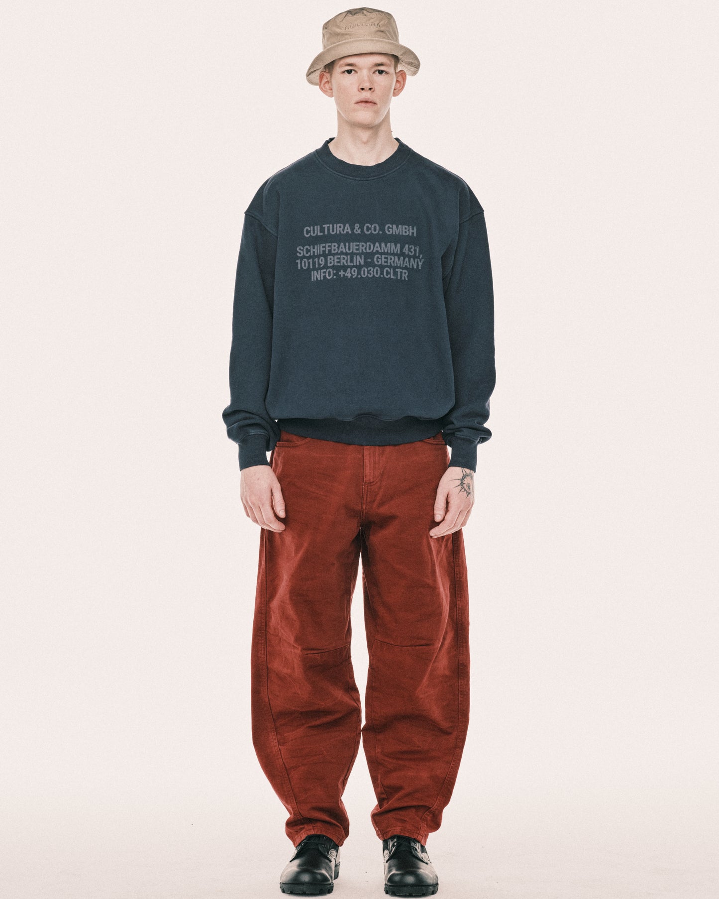 CREWNECK SWEATSHIRT J003